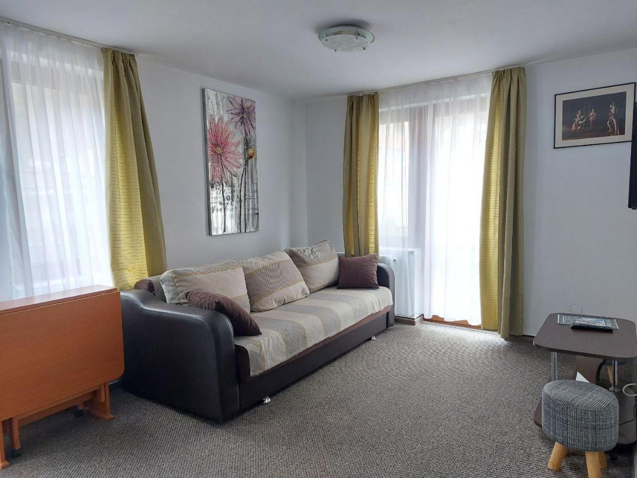 Vila Foc Alb Apartamente-Buşteni Exteriör bild